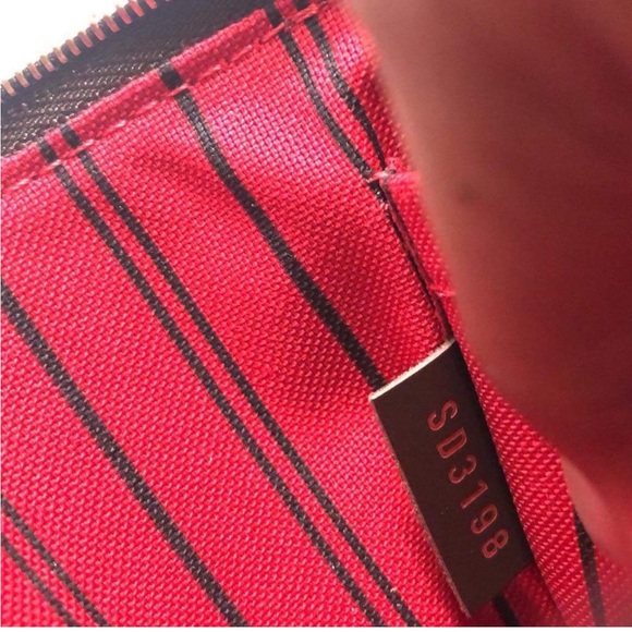 Louis Vuitton Neverful pouch - Picture 12 of 14